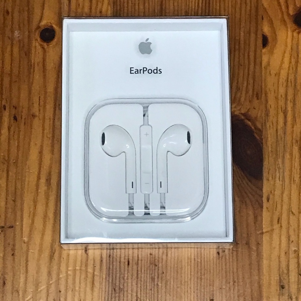NEW NEVER USED! Apple Earpods